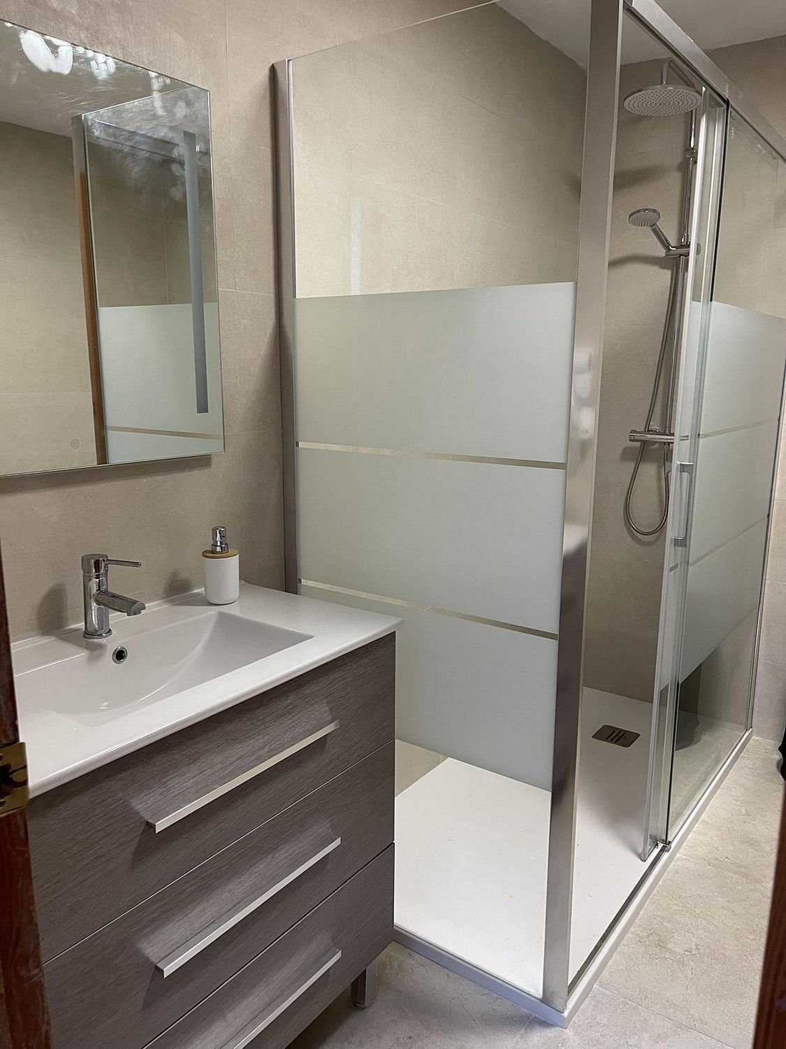 tn_Room 2 & 3 Shared Bathroom Shower Pic 3 - Copy